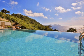 Villa Kale Suites with heated pool in winter